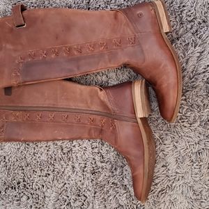 NWOT Born Albi leather tall boots